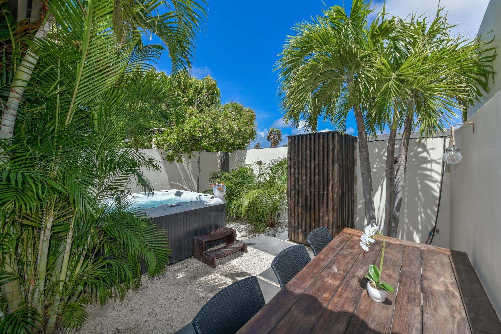 Boutique Hotel Swiss Paradise Aruba Villas And Suites Palm Beach Exterior foto